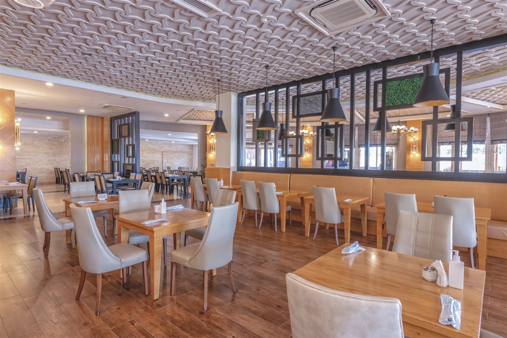LRS Port River Hotel & Spa 9